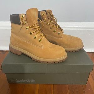 SALE!!❤️Juniors Timberland boots